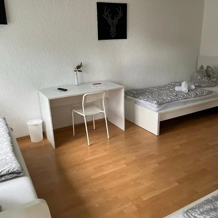 Platzhirsch * Mücke