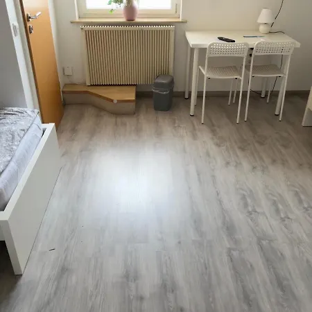 Platzhirsch * Mücke